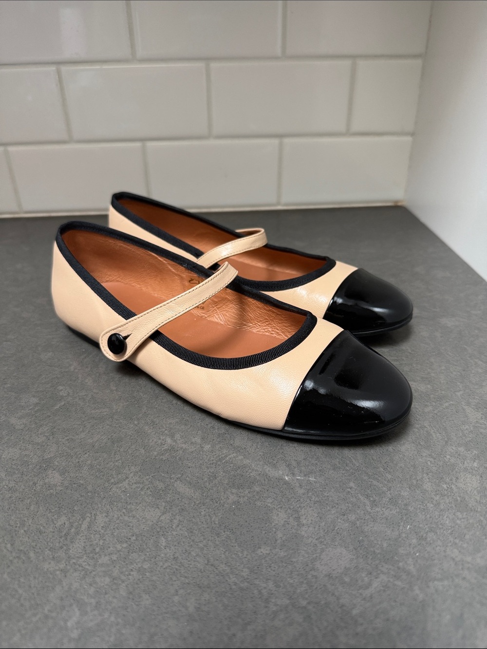 JONAK Paris Ballet Flats size 39 Nude Black Cap Toe